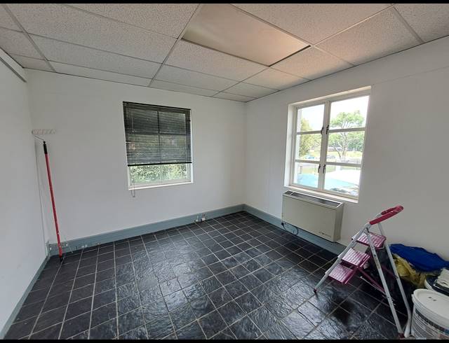 190M² OFFICE TO LET IN HYDE PARK